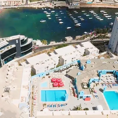 The St. George's Park 호텔